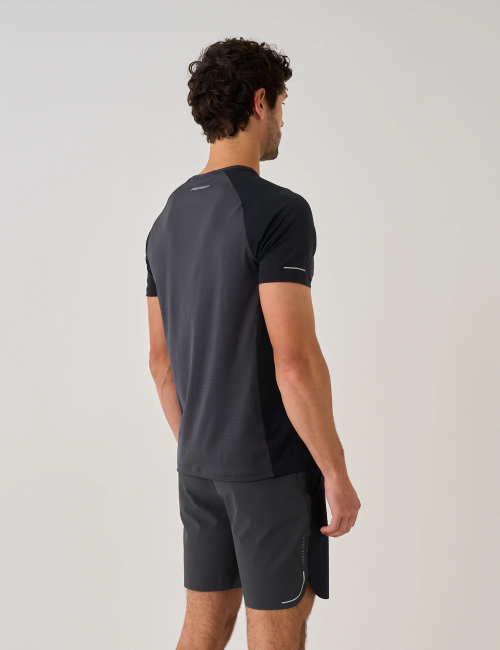 CURVE T-SHIRT - BLACK / BLACK SAND - Image 4